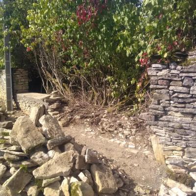 Réfection d'un mur en pierre à Licey sur Vingeanne